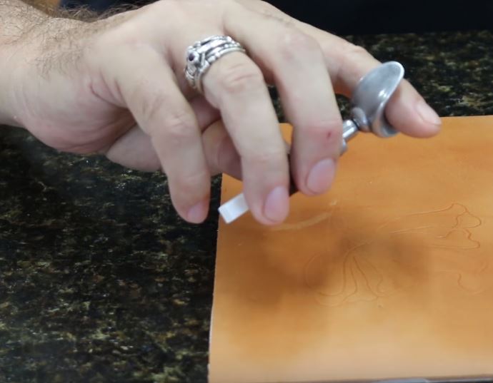 Swivel Knife Tips for the Beginning Leatherworker – Elktracks Studio