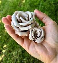 Free Leathercraft Pattern for 3-D Leather Roses by Annie Libertini