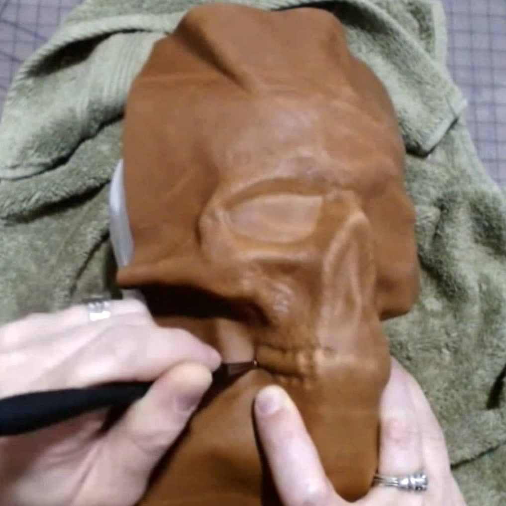 Wet Molding Leather Techniques with Annie Libertini – Elktracks Studio