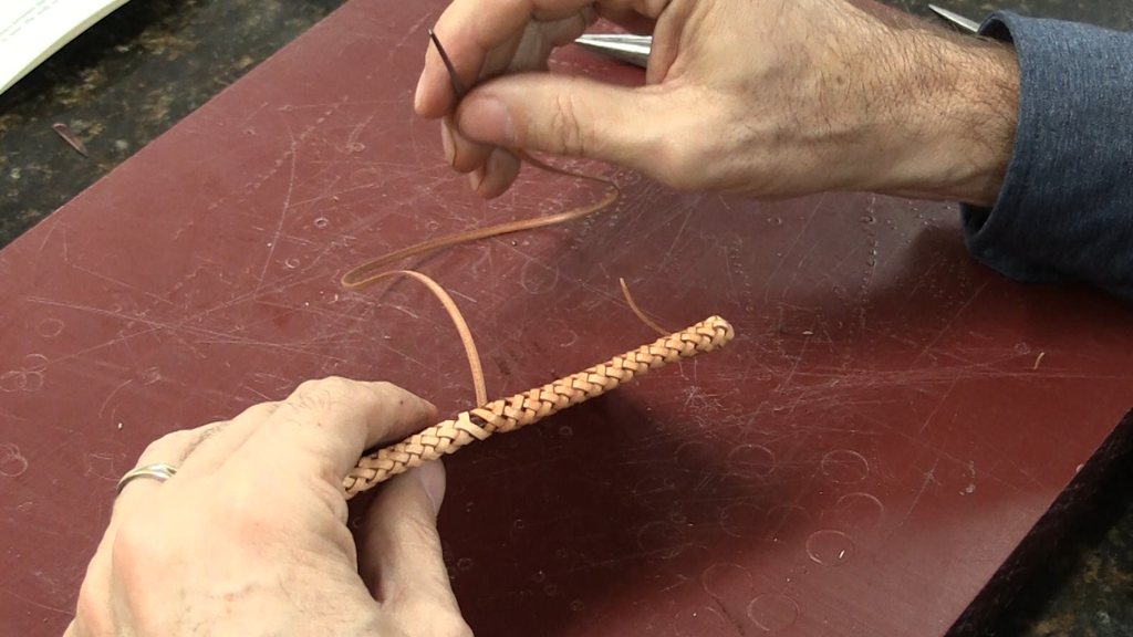 Leather Lacing Techniques with Jim Linnell – Elktracks Studio